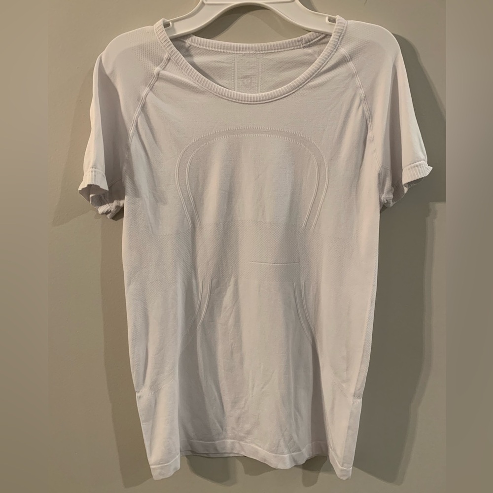 Lululemon swiftly tech Size 4. White. In great condition.